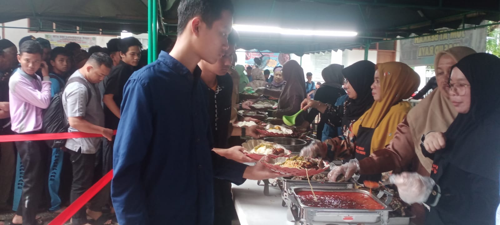 Jumat Berkah ke-70, Diguyur Hujan Jemaah Tetap Semangat Padati Masjid Raya Parepare