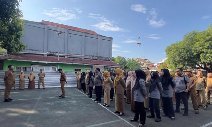 Apel Perdana di Kantor Sementara, Sekretaris DPRD Makassar Tekankan Pentingnya Keaktifan Setiap Staf Lakukan Pembenahan