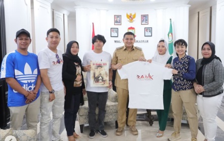 Dinas Pariwisata Dampingi Wali Kota Makassar Terima Audiensi Tim Produksi Film Badik