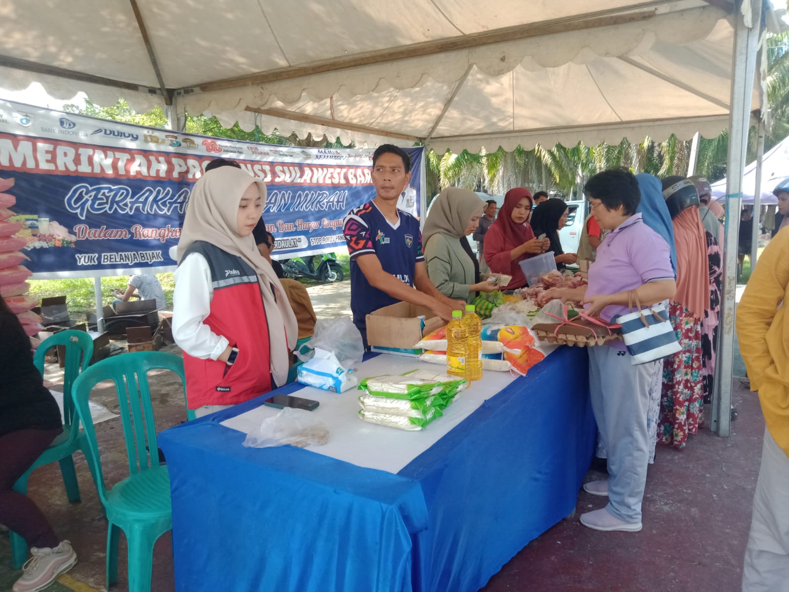 Pasar Murah Berlanjut di Lapangan Ahmad Kirang Mamuju, Upaya Pemprov Sulbar Stabilkan Harga Pangan