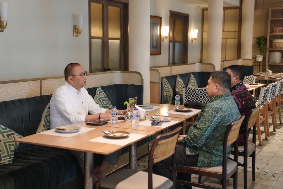 Serius Hadirkan Sekolah Rakyat di Pulau, Wali Kota Makassar Temui Sekjen Kemensos di Jakarta