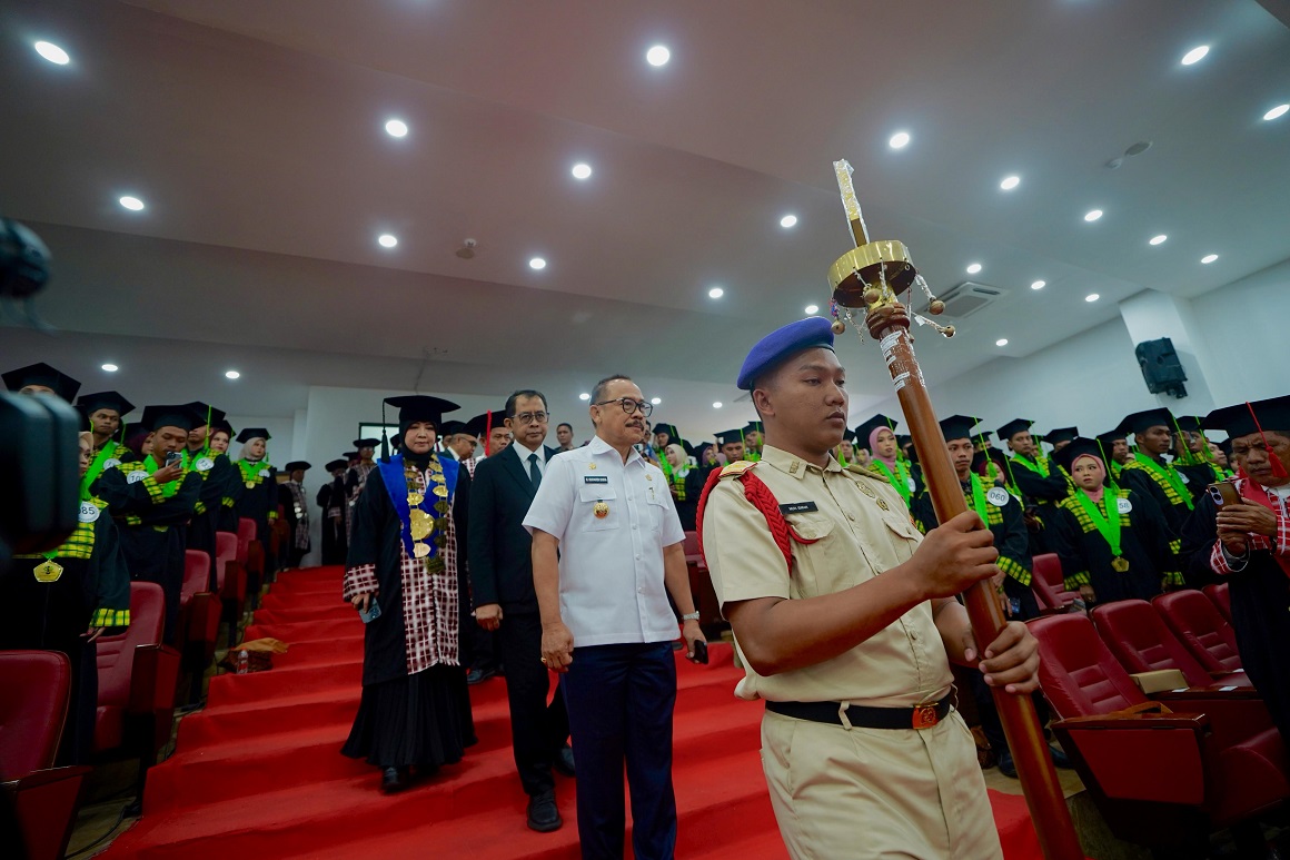 Gubernur Hadiri Wisuda STAIN Majene, Siap Membantu Agar Bisa Jadi Universitas Negeri