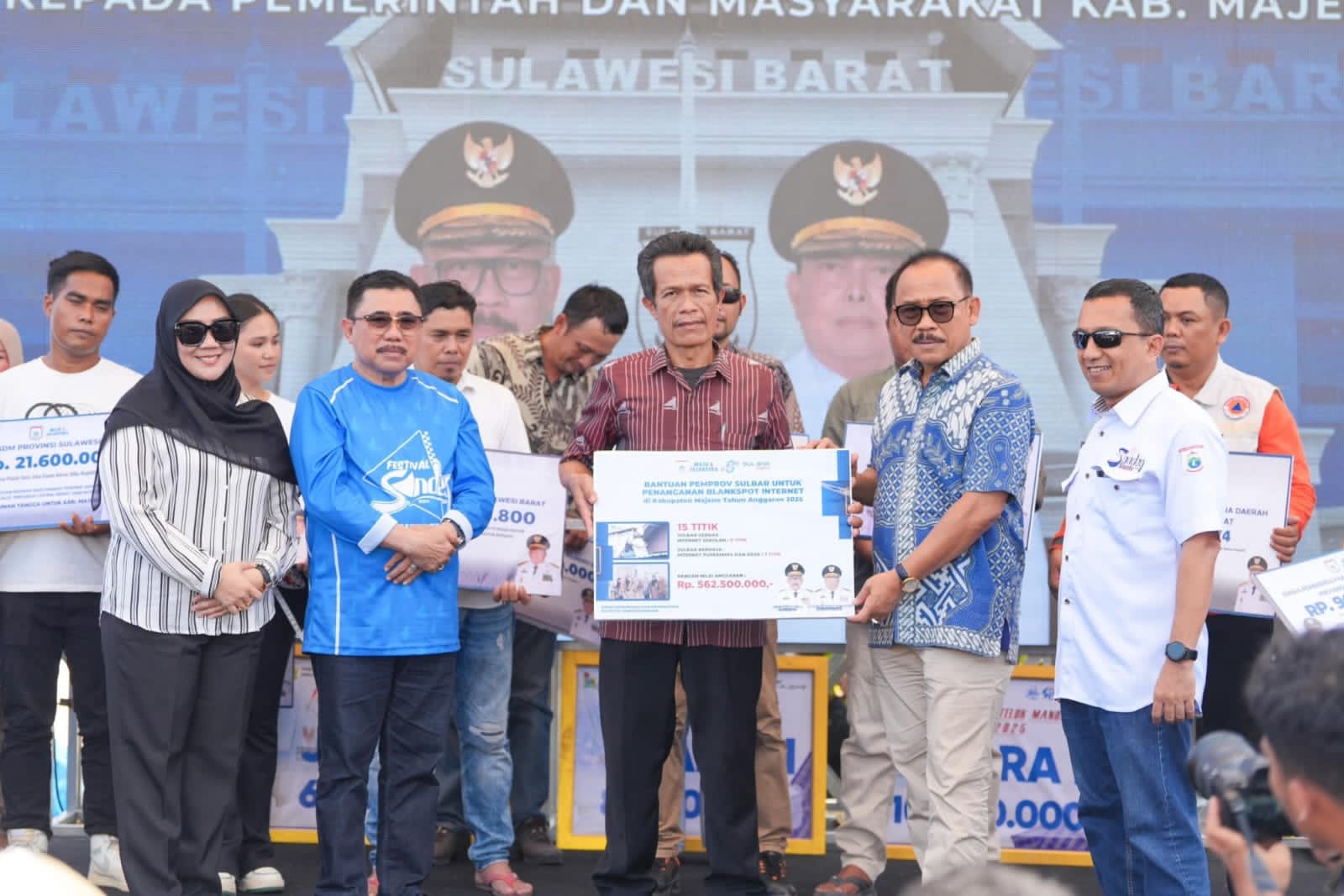 Gubernur Salurkan Bantuan Rp31,1 Miliar, Termasuk untuk Program Zero Blank Spot 15 Titik di Majene