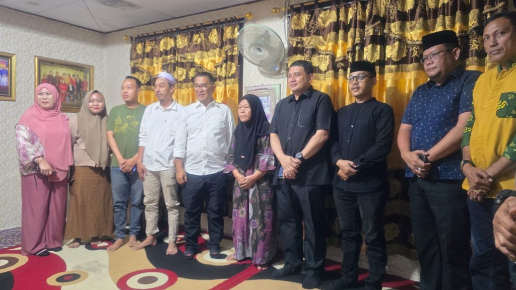 Wali Kota Munafri Dampingi Dirjen Otda Kemendagri Kunjungi Lima Lokasi Korban Kebakaran DPRD