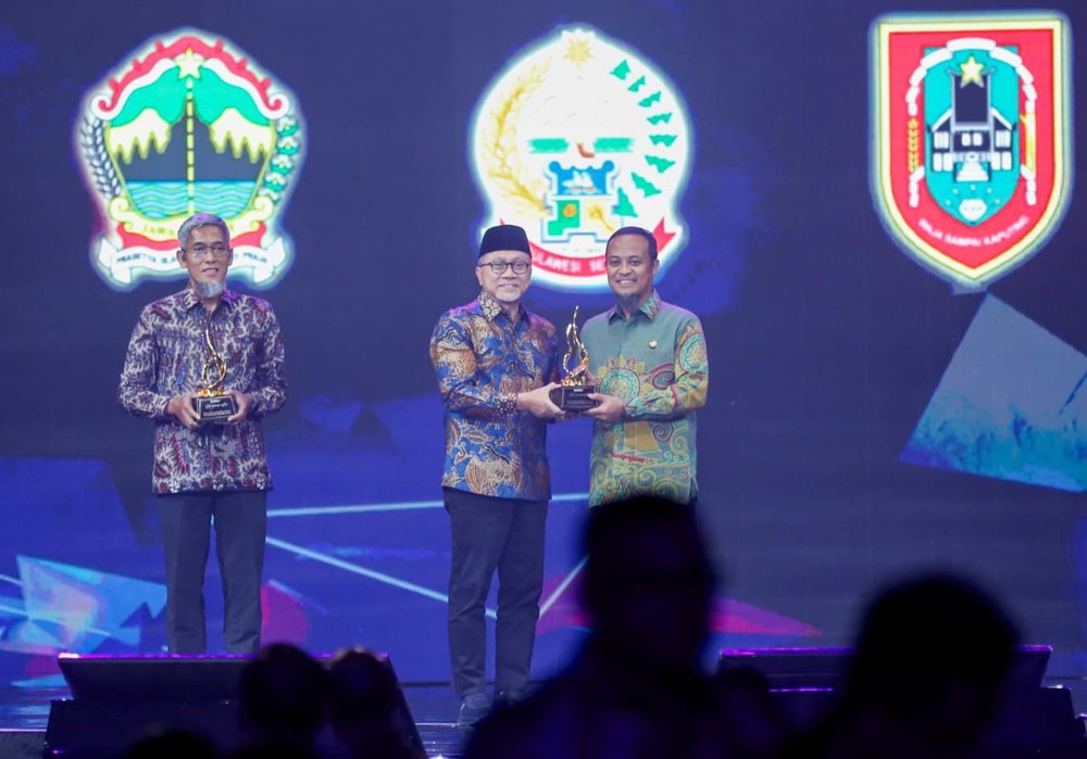 Bukti Komitmen Bangun Kedaulatan Pangan Daerah, Pemprov Sulsel Terima Penghargaan Daerah Peduli Ketahanan Pangan