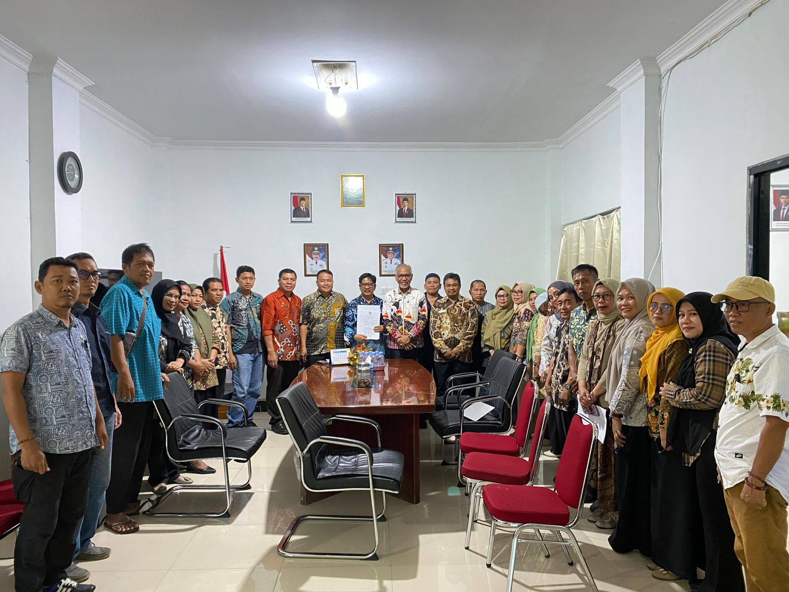 Penghargaan Atas Pengabdian, Yakob F Solon Terima SK Purna Bhakti dari BKD Sulbar 