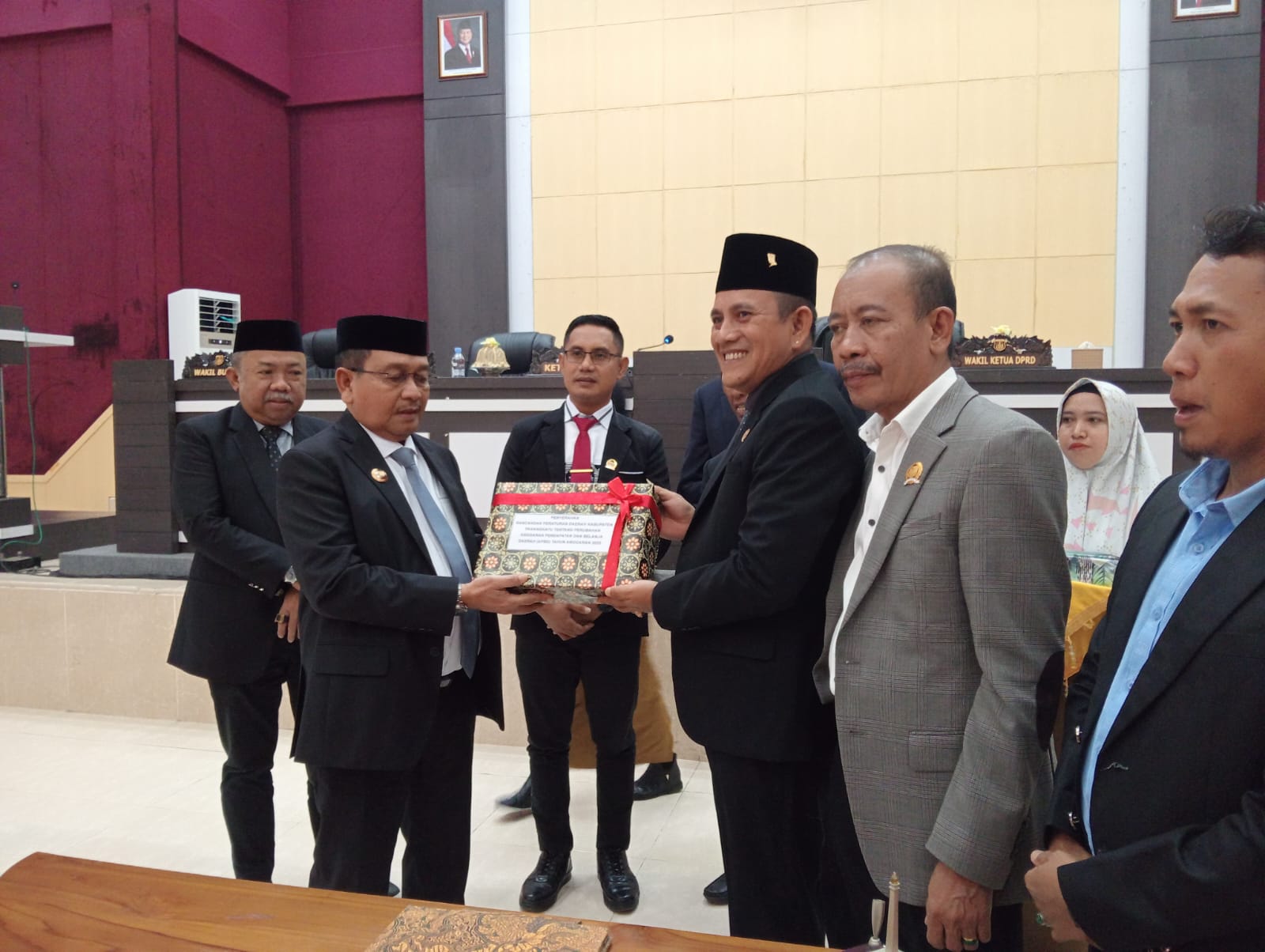 DPRD Pasangkayu Gelar Rapat Paripurna Penyerahan Ranperda APBD-P, Bupati Yaumil Sebut Fokus untuk Pelayanan Dasar  