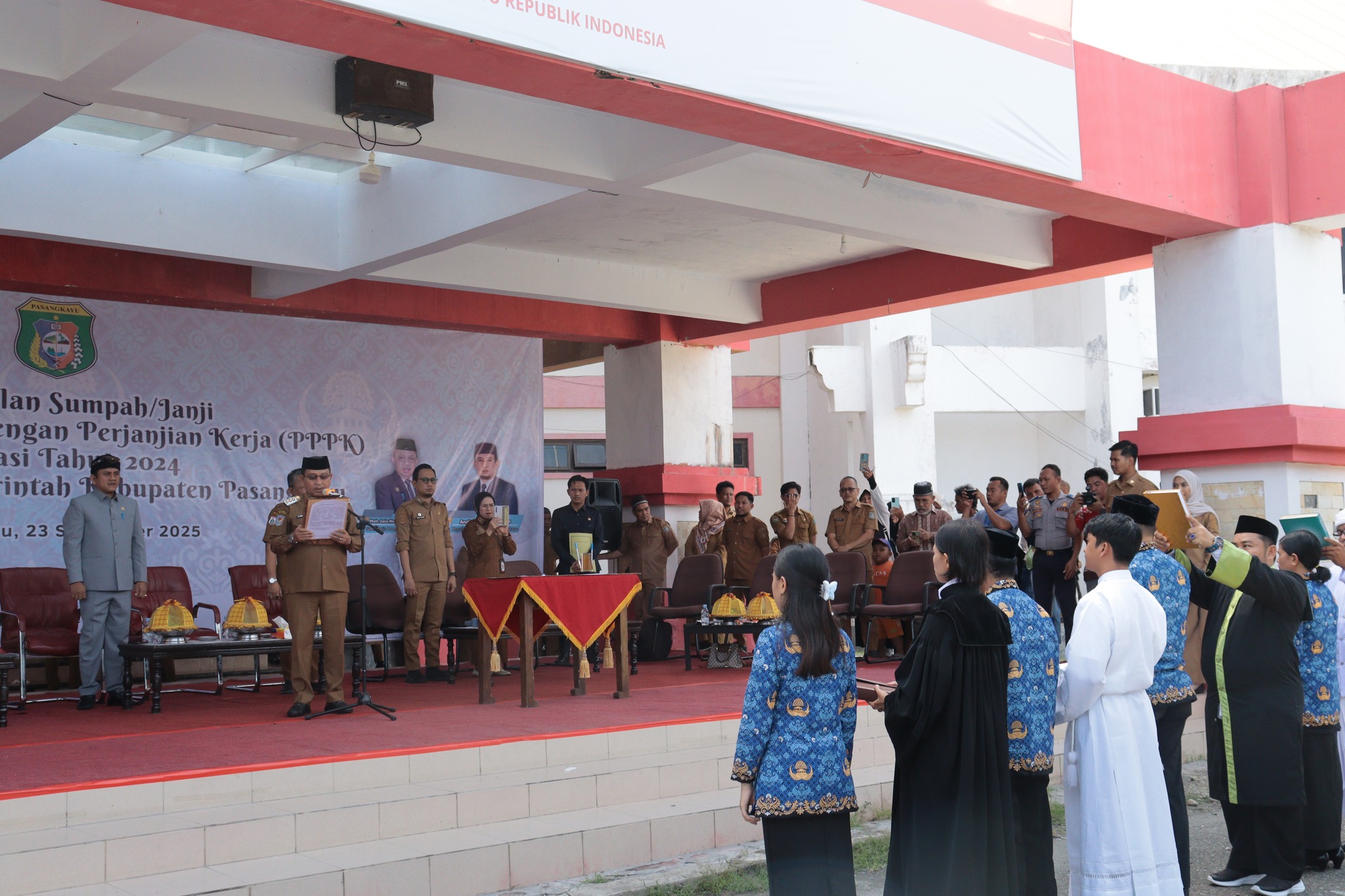 Ambil Sumpah 412 PPPK, Bupati Pasangkayu Ingatkan Loyalitas dan Dedikasi hingga Lima Tahun ke Depan