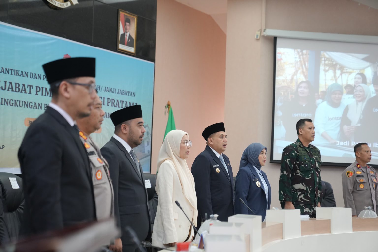 Wakil Ketua DPRD Suharmika Hadiri Pelantikan Pejabat Eselon II Pemkot Makassar