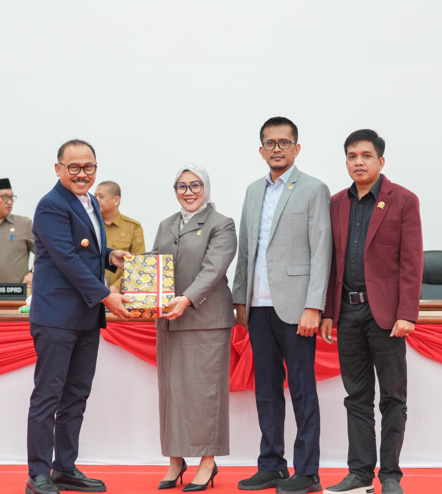 DPRD Sulbar Setujui Dua Ranperda, Gubernur Suhardi Duka Ungkap Tekanan Fiskal Daerah