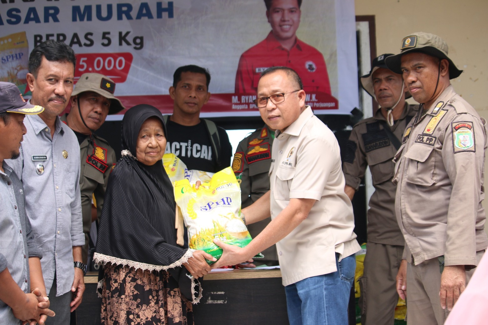 Anggota DPR Agus Ambo Djiwa Fasilitasi Gerakan Pangan Murah di Pasangkayu, Siapkan Beras 2 Ton untuk Tiap Desa