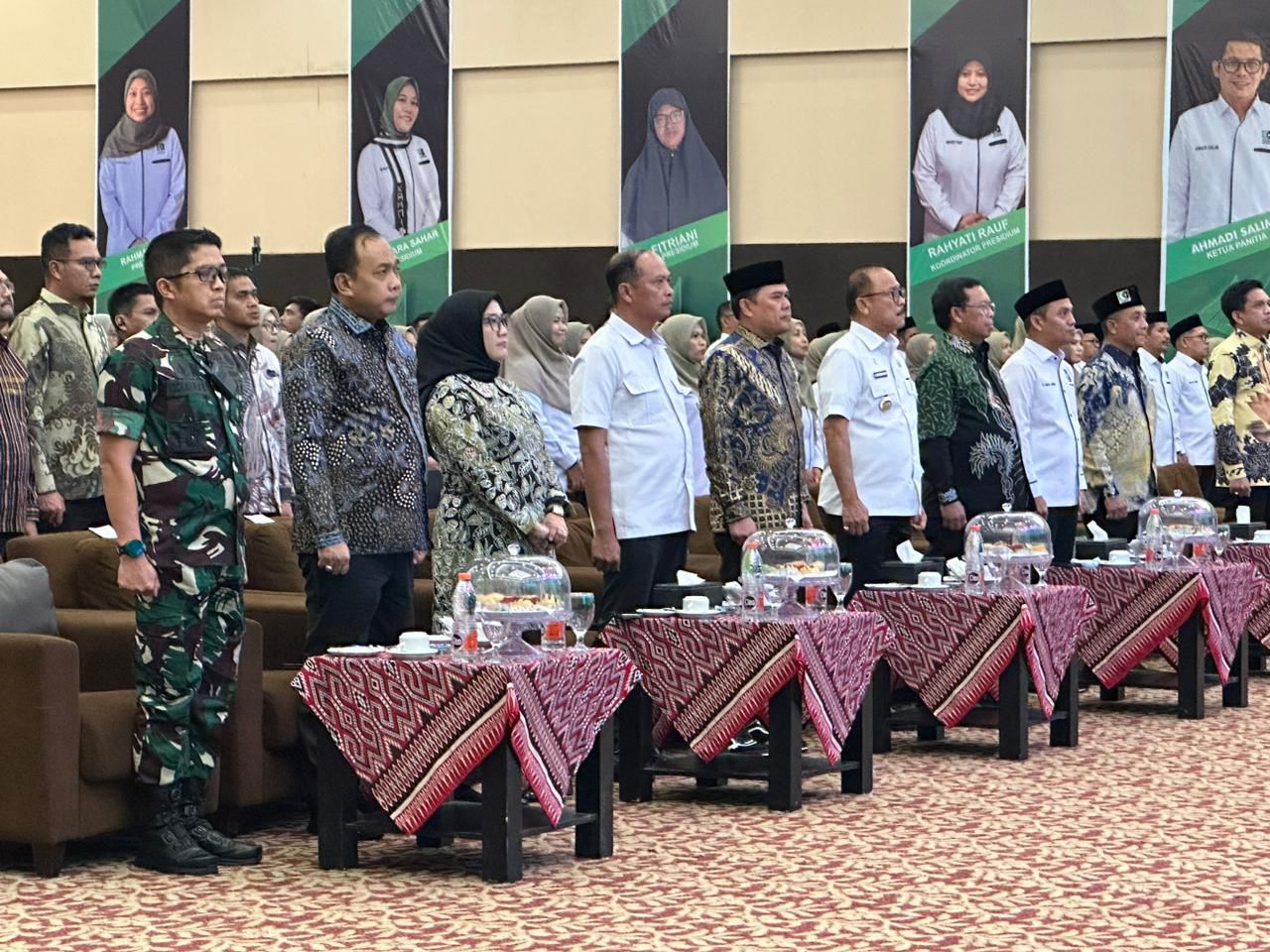 Tiga Pimpinan DPRD Sulbar Hadiri Pelantikan KAHMI