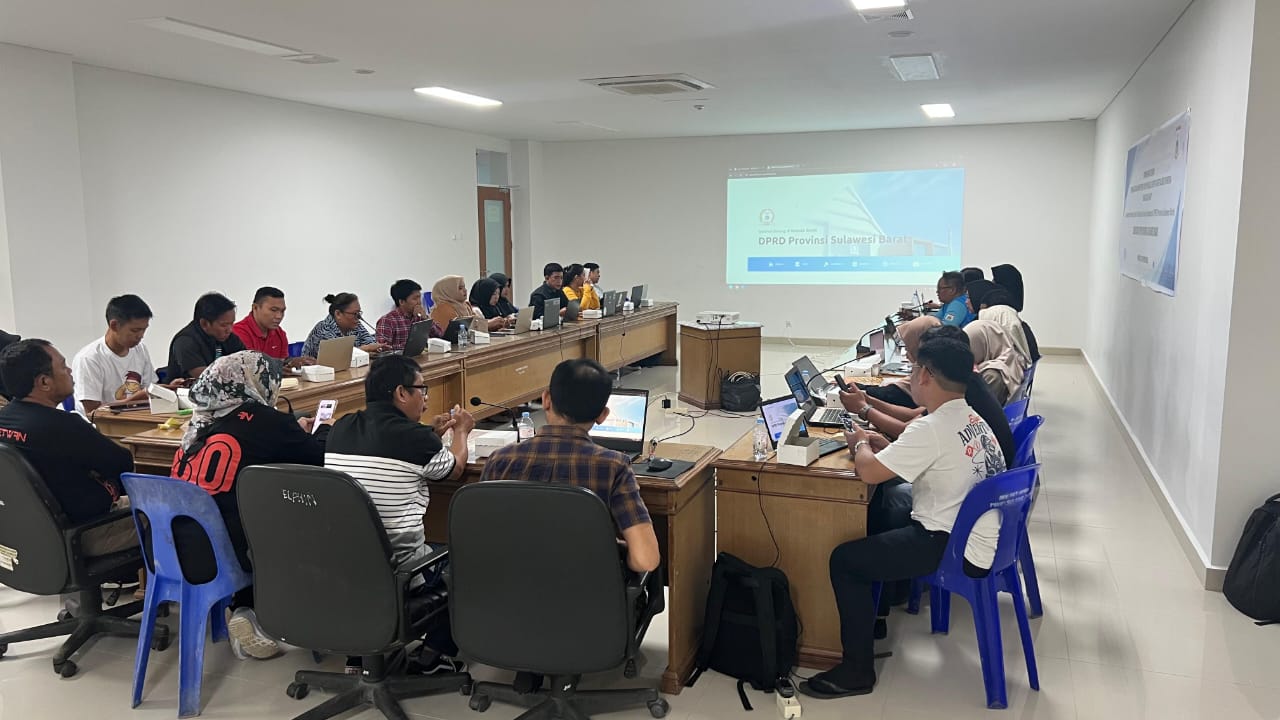 Sekretariat DPRD Sulbar Dorong Peningkatan Kompetensi SDM Berbasis Digital, Melalui Bimtek Garis SDK Siap