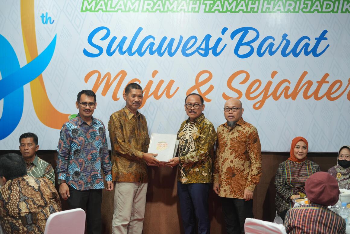 Jejak Perjuangan Sulbar Diserahkan, SDK Janji Lanjutkan dan Sempurnakan Pembangunan