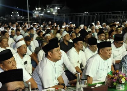 Sekwan Dampingi Wali Kota dan Pimpinan DPRD Makassar Hadiri Maulid Akbar Pesisir