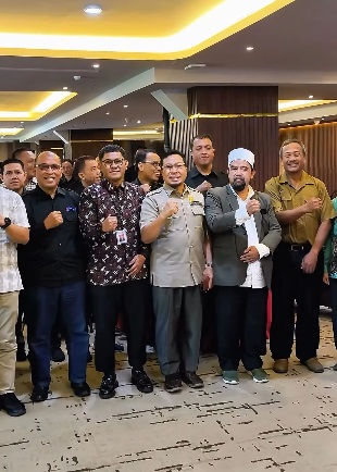 Wakil Ketua DPRD Makassar Hadiri Acara Pelantikan SMSI Sulsel