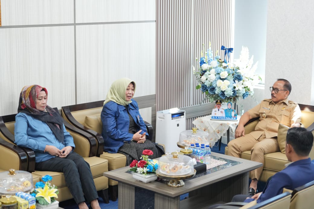 Gubernur Suhardi Duka Bahas Program Beasiswa dalam Pertemuan dengan Rektor Unasman