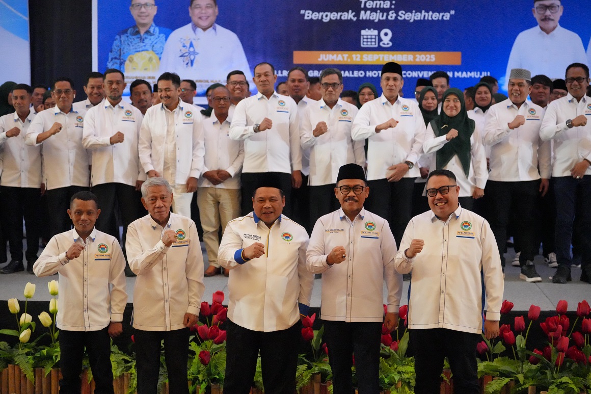 Ketua Komisi III DPRD Sulbar Bersama Gubernur Dilantik Menjadi Pengurus PMII Sulbar