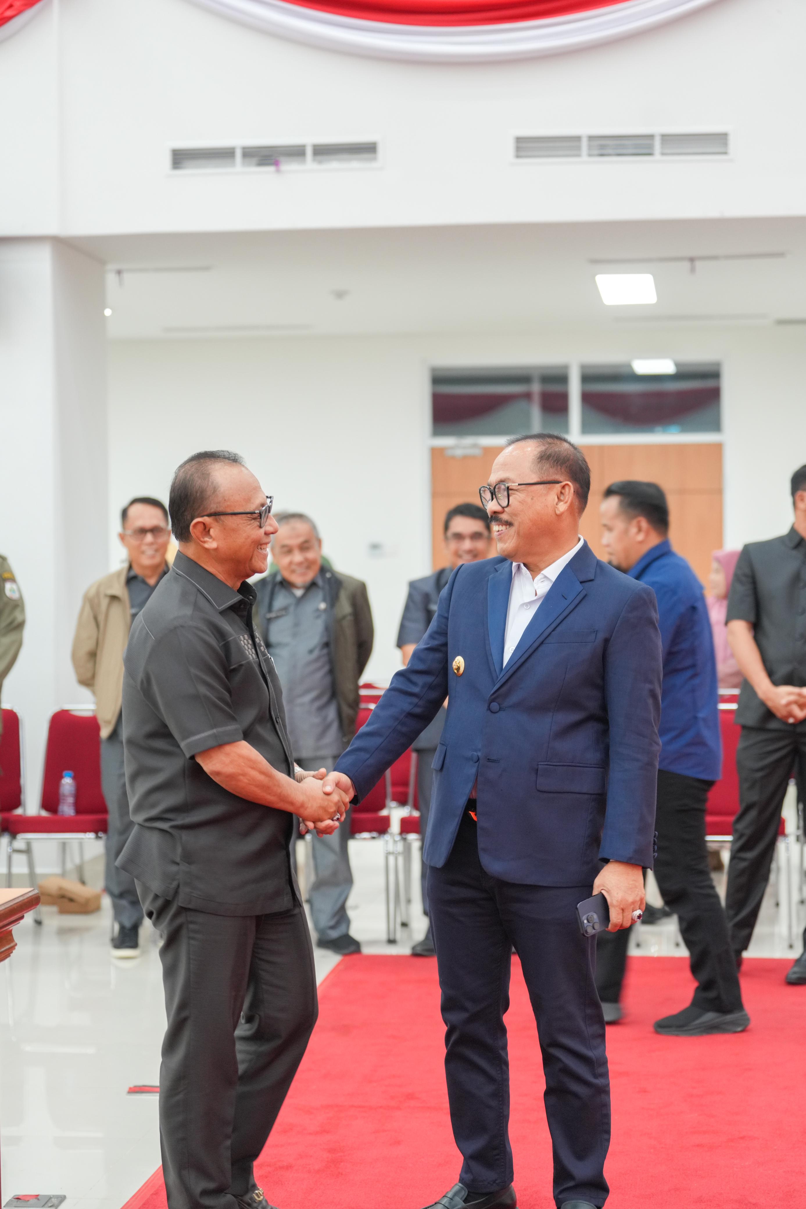 Habsi Wahid Hadiri Rapat Paripurna Penyerahan SK Pimpinan DPRD Sulbar tentang Penyempurnaan Dua Ranperda