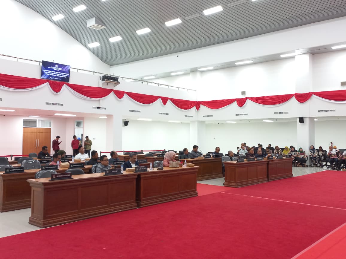 Usman Suhuriah Hadiri Rapat Paripurna Penyampaian Jawaban Gubernur atas Pemandangan Umum Fraksi-fraksi DPRD Sulbar