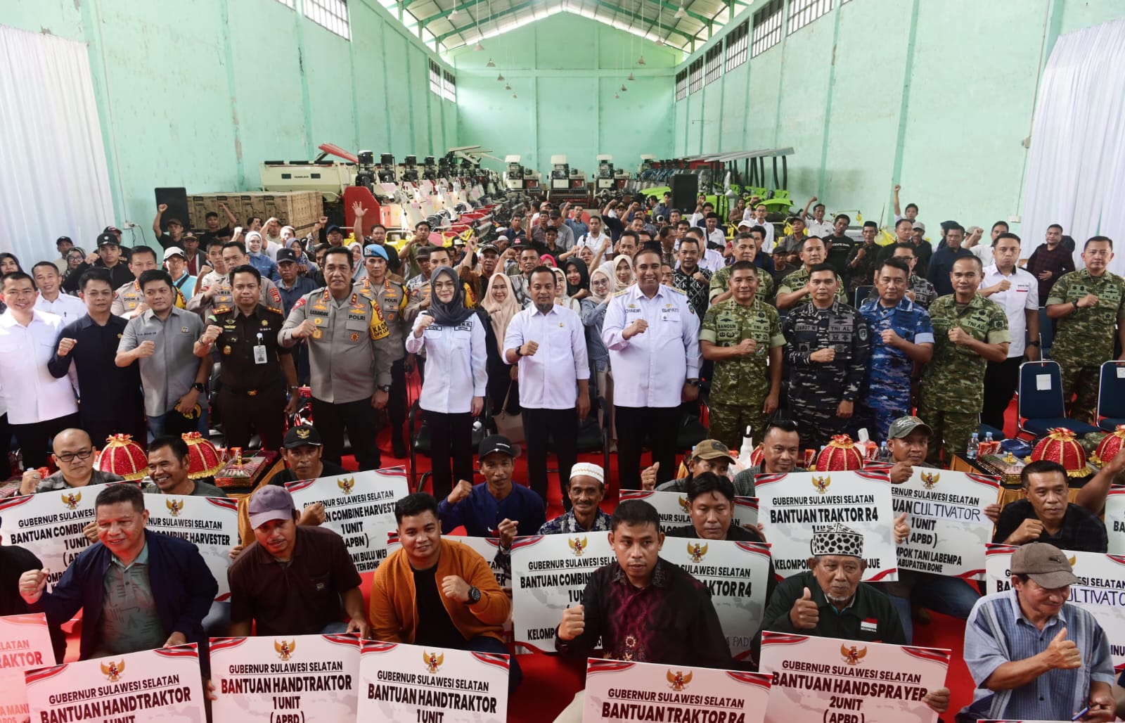 812 Kelompok Tani di Sulsel Terima Alsintan, Gubernur Sebut untuk Mendukung Program Swasembada Pangan Presiden