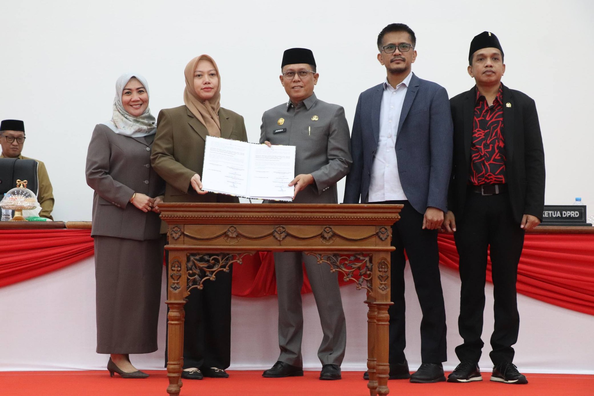 Pemprov dan DPRD Sulbar Sepakati Perubahan Perda BUMD Strategis, Fokus pada Pengawasan dan SDM Unggul