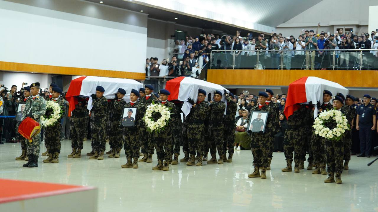 Pelepasan Jenazah Tiga Korban Kecelakaan Pesawat, Kementerian KKP Beri Santunan untuk Keluarga hingga Beasiswa bagi Anak yang Ditinggalkan