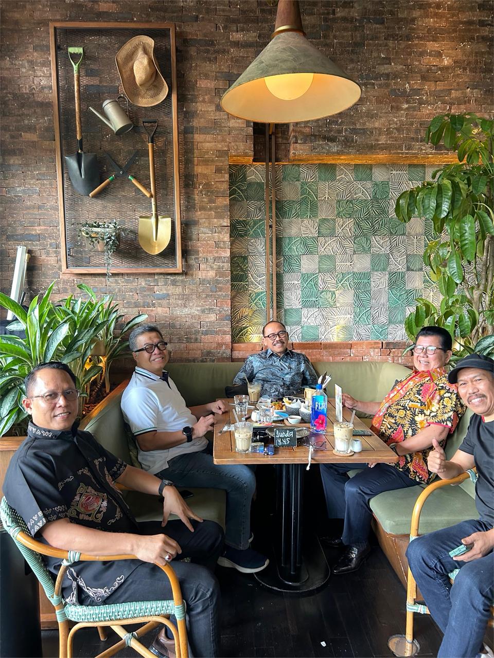 Satu Meja AAS dan SDK: Pertemuan Hangat Dua Tokoh Sulbar Bahas Akurasi Politik untuk Pembangunan yang Berkesinambungan