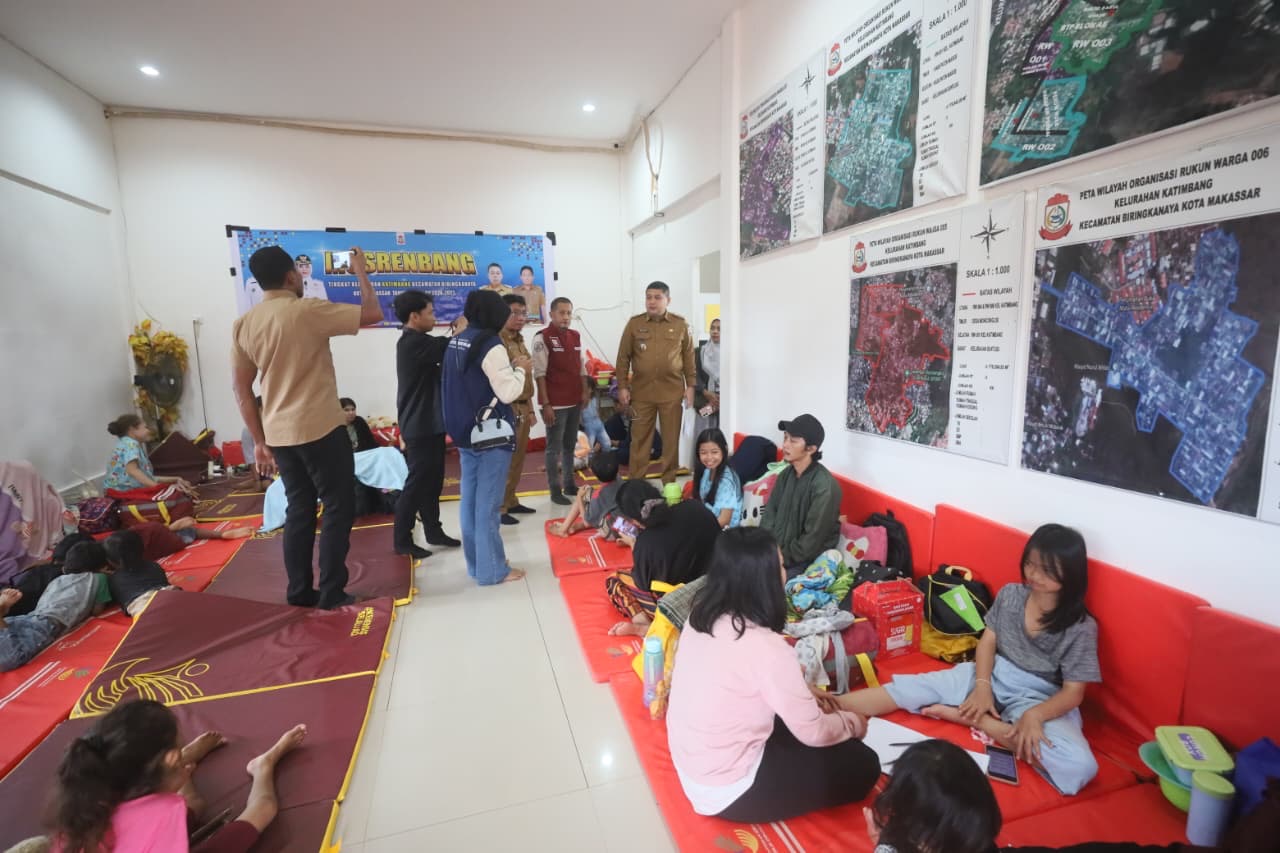 Kunjungi Lokasi Pengungsian Banjir di Biringkanaya, Munafri Hadir Menyapa dan Menguatkan Warga
