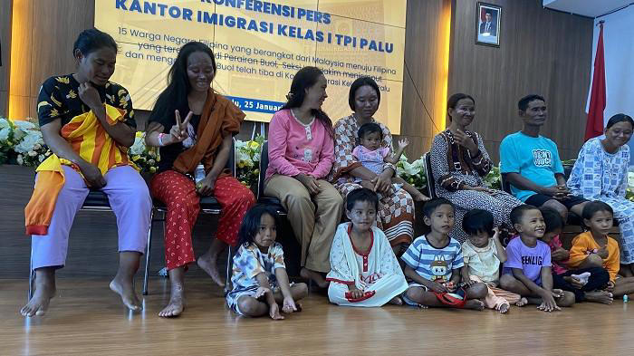 Terdampar di Laut Buol, Perempuan Filipina Terus Menggendong Bayi Enam Bulan Selama 13 Hari