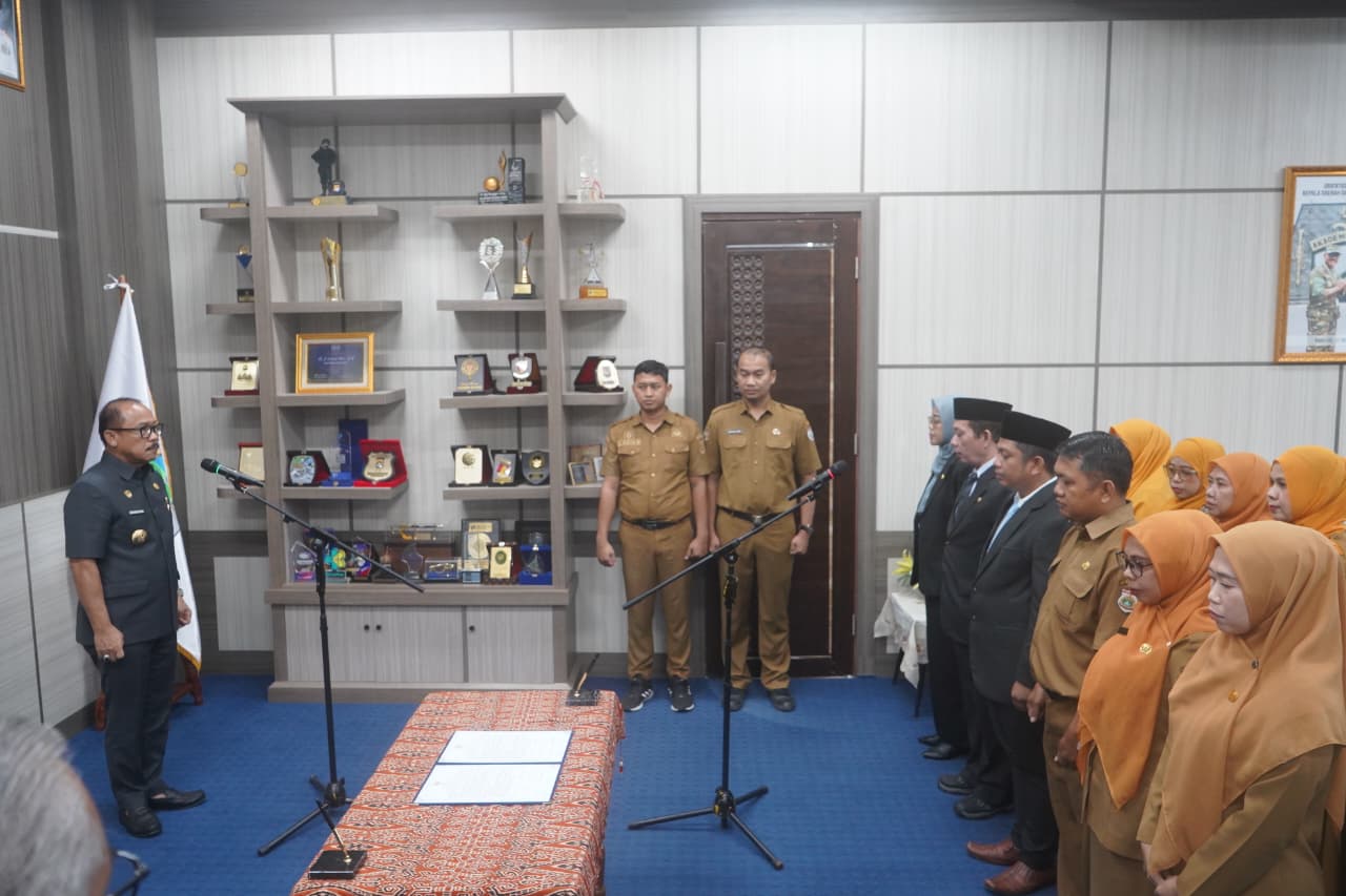 Rombak Manajemen RSUD Sulbar, Gubernur SDK Lantik 13 Pejabat Administrator dan Pengawas