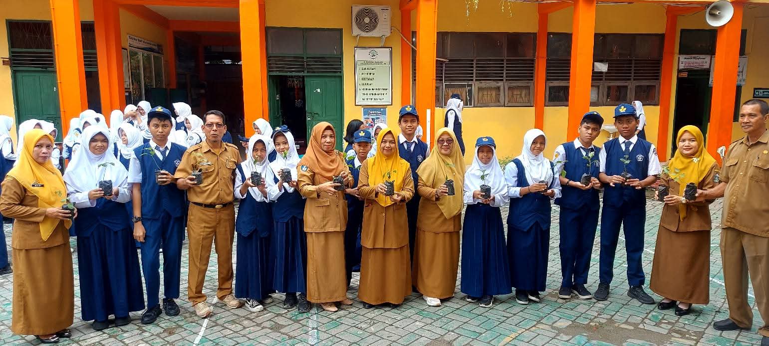 Pagi Ceria, SMPN 10 Parepare Sambut 2026 dengan Semangat, Edukasi Murid Tanam Cabai dan Penguatan Pendidikan Karakter 