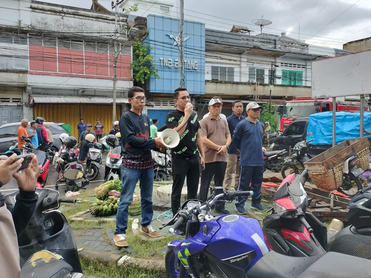 Gerakan Jumat Bersih, Pemkot Parepare Jadikan Pasar Lakessi Selalu Bersih dan Nyaman Gairahkan Ekonomi 