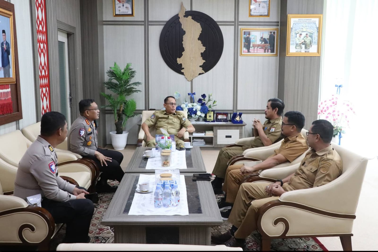 Kejar PAD dan Sinergi Layanan, Bapenda Sulbar Dampingi Sekda Terima Audiensi Dirlantas Polda Sulbar