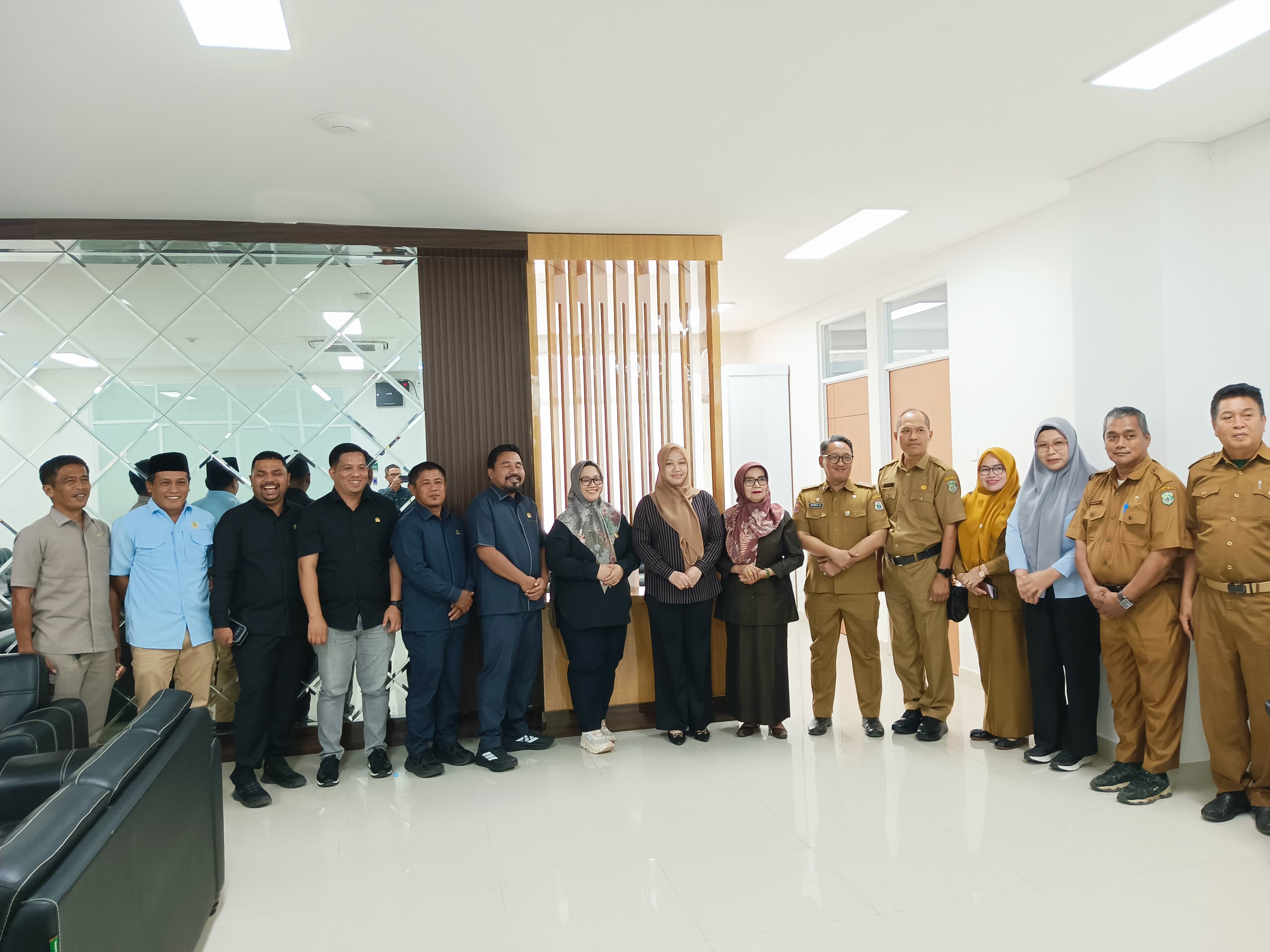 Ketua DPRD Sulbar Terima Kunjungan Banggar DPRD Mateng, Dorong Peningkatan PAD Mamuju Tengah