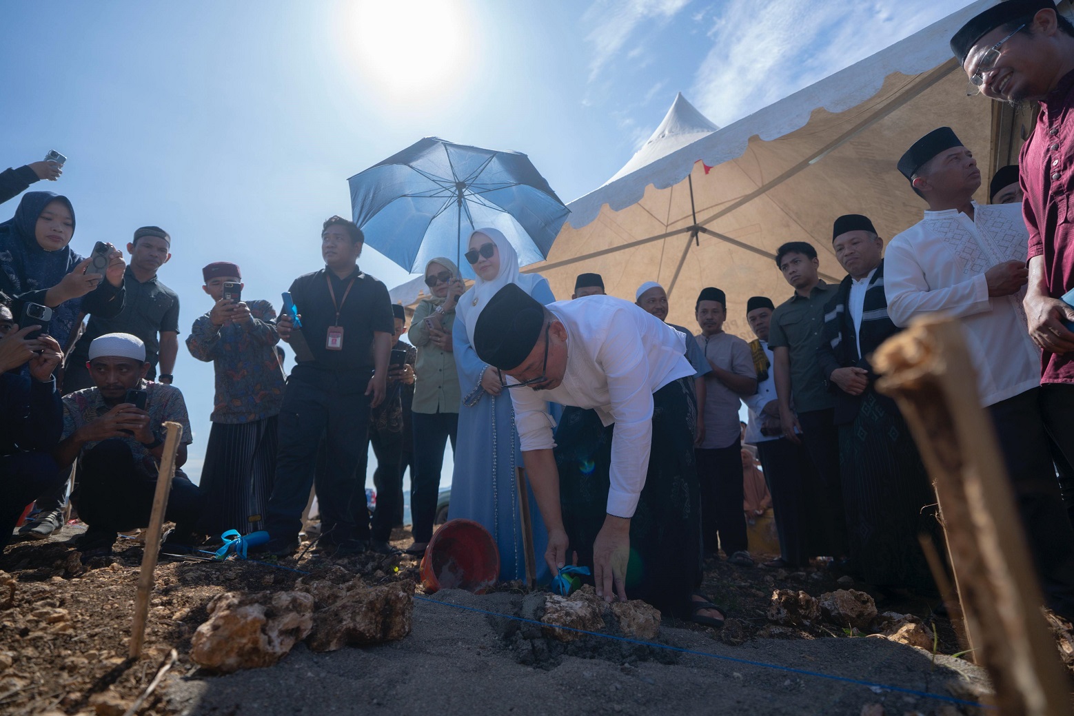 Peletakan Batu Pertama Pembangunan Masjid An-Nur Tanete Guru, Gubernur Sulbar Ajak Jaga Lingkungan